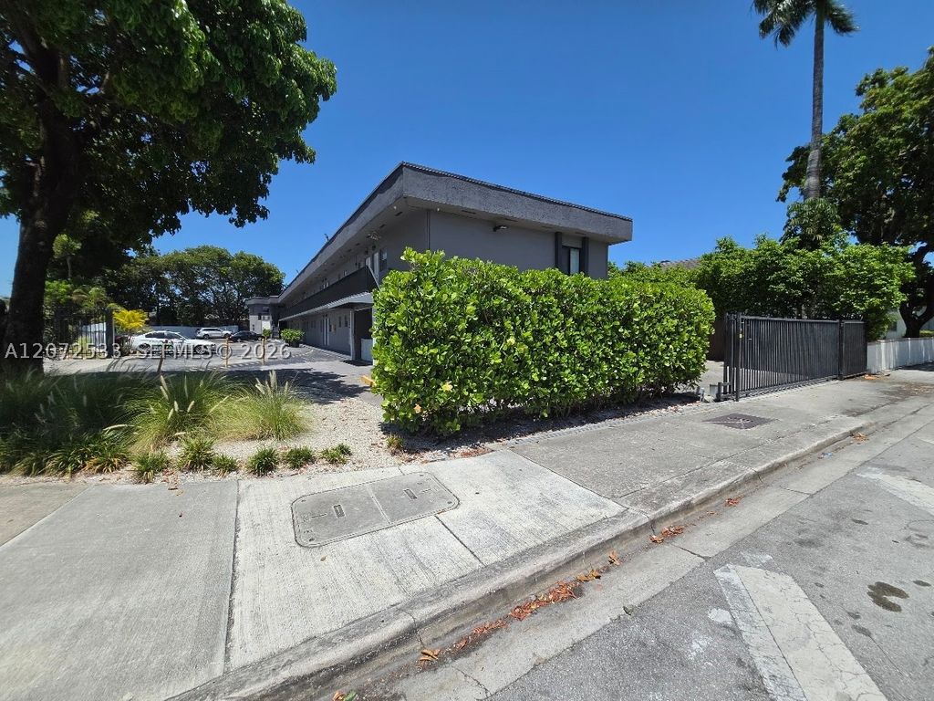 4393 NW 11th St 20, Miami, FL 33126