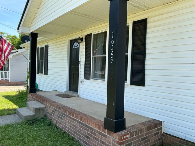 1925 Timberline Cir, Oak Grove, KY 42262