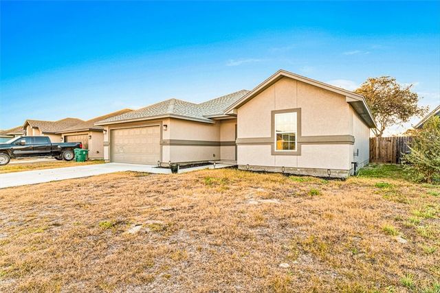 1954 Admiral Lane, Aransas Pass, TX 78336