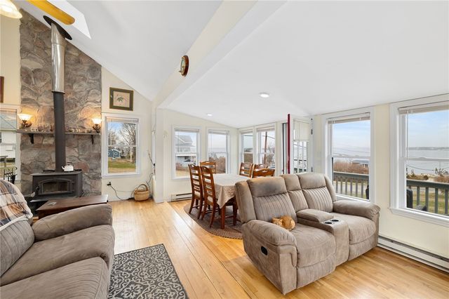 26 Pier Road, Portsmouth, RI 02872