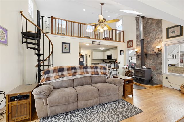 26 Pier Road, Portsmouth, RI 02872