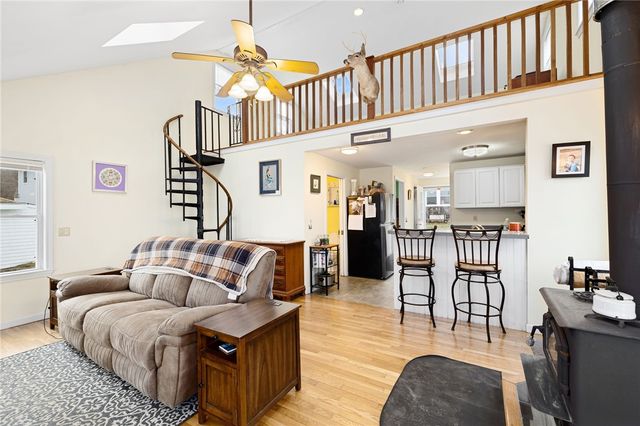 26 Pier Road, Portsmouth, RI 02872