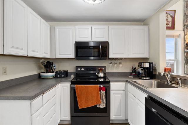 26 Pier Road, Portsmouth, RI 02872