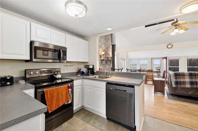 26 Pier Road, Portsmouth, RI 02872