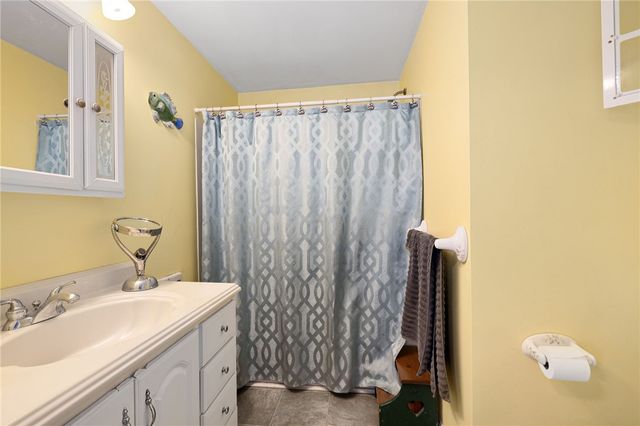 26 Pier Road, Portsmouth, RI 02872