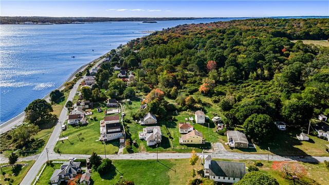 26 Pier Road, Portsmouth, RI 02872