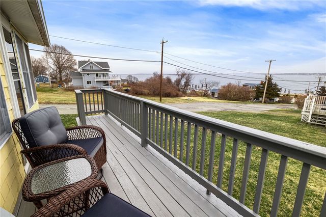 26 Pier Road, Portsmouth, RI 02872