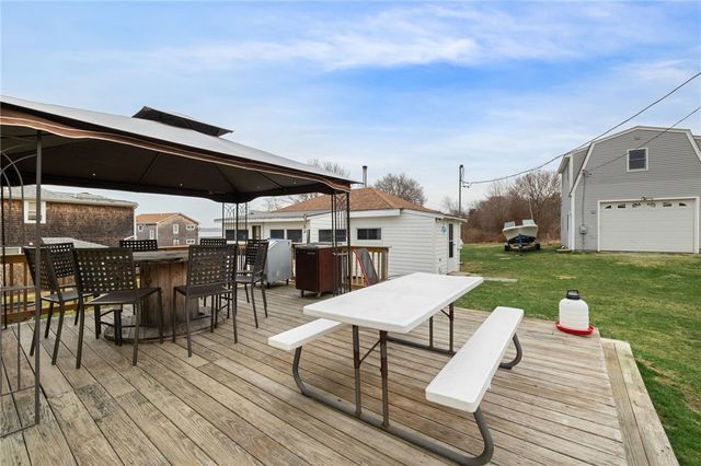 26 Pier Road, Portsmouth, RI 02872