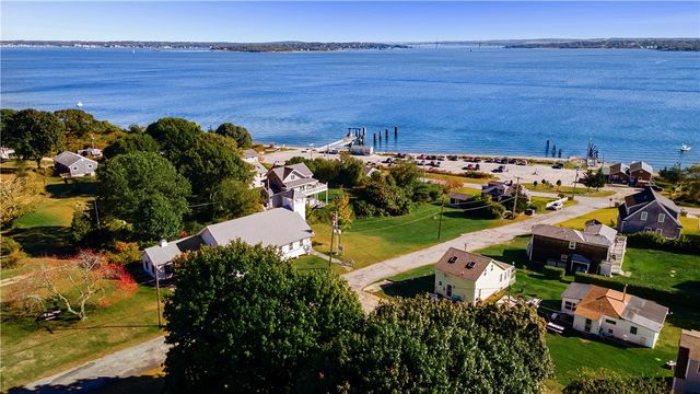 26 Pier Road, Portsmouth, RI 02872
