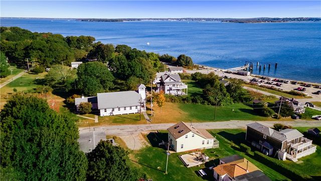 26 Pier Road, Portsmouth, RI 02872