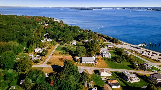 26 Pier Road, Portsmouth, RI 02872
