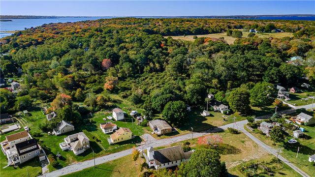 26 Pier Road, Portsmouth, RI 02872