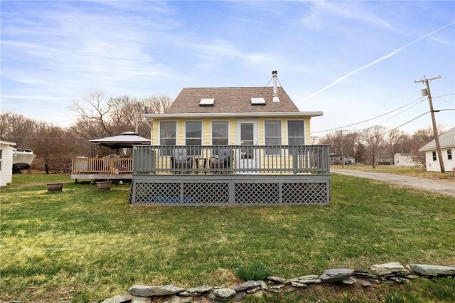 26 Pier Road, Portsmouth, RI 02872
