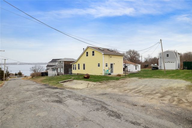 26 Pier Road, Portsmouth, RI 02872