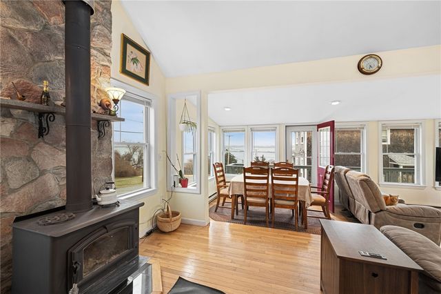 26 Pier Road, Portsmouth, RI 02872