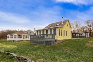26 Pier Road, Portsmouth, RI 02872