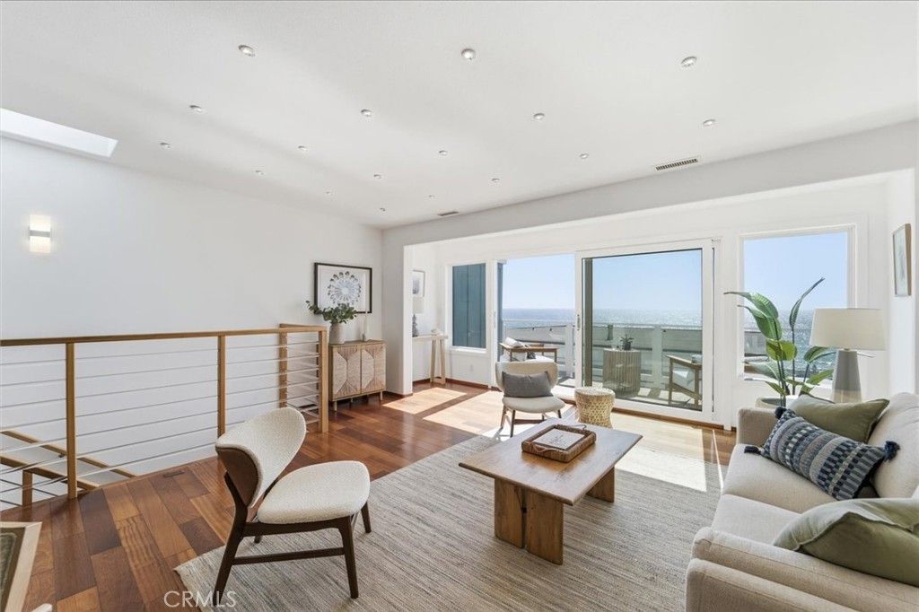 Image 12 of property listing at 320 Paseo De La Playa #E, Redondo Beach, CA 90277