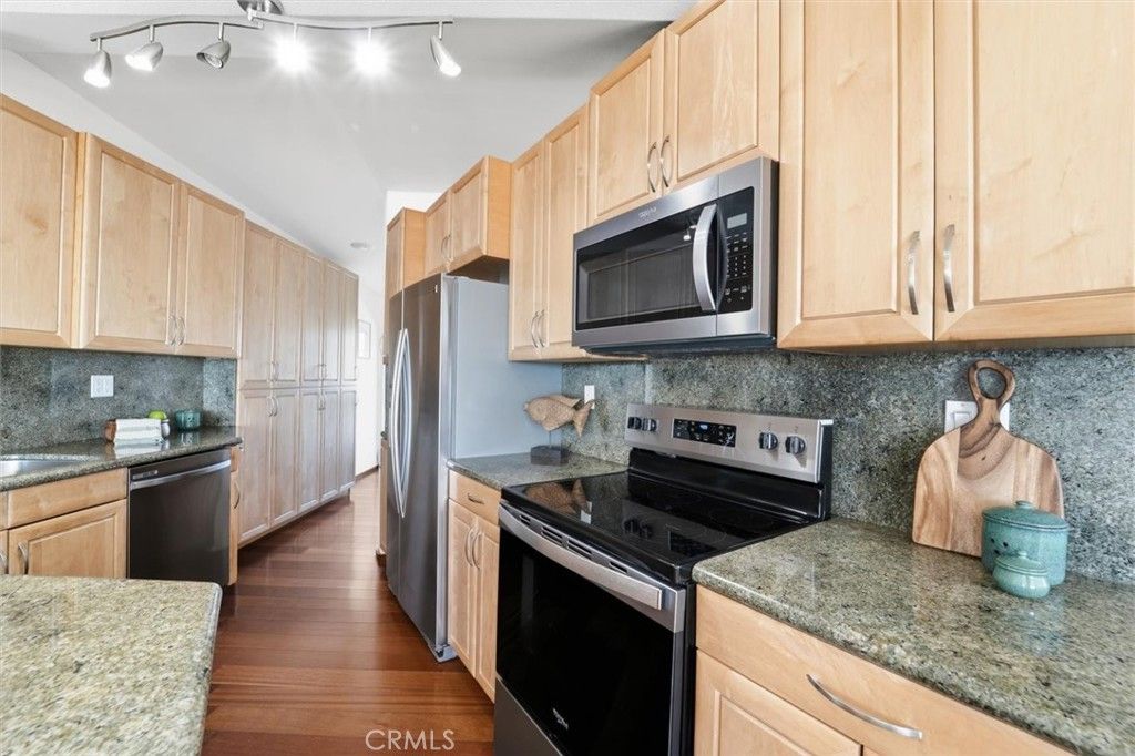 Image 15 of property listing at 320 Paseo De La Playa #E, Redondo Beach, CA 90277