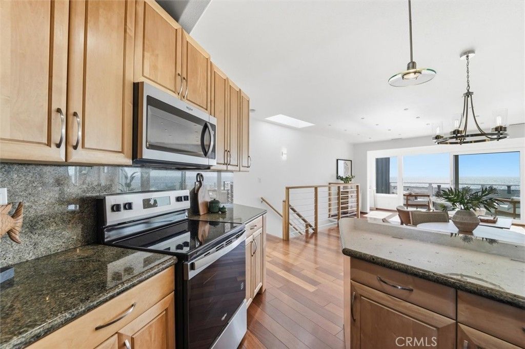 Image 17 of property listing at 320 Paseo De La Playa #E, Redondo Beach, CA 90277