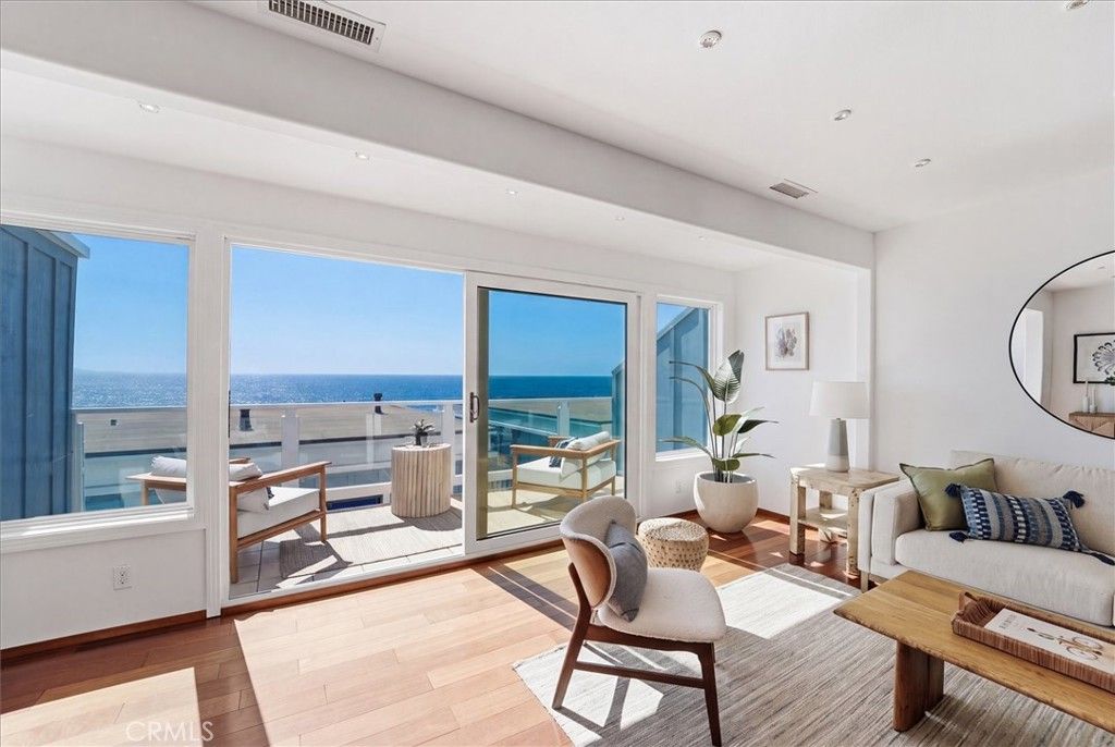 Image 2 of property listing at 320 Paseo De La Playa #E, Redondo Beach, CA 90277