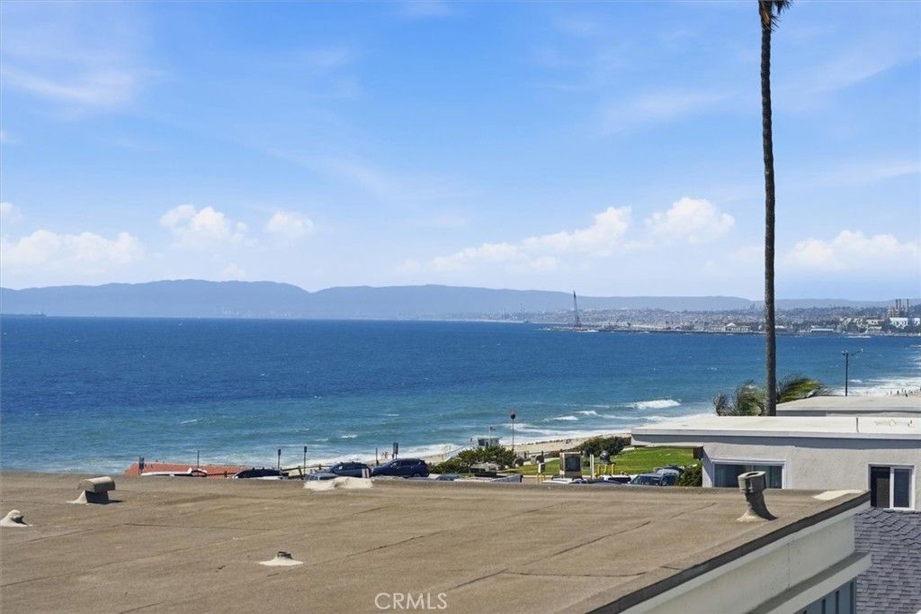 Image 36 of property listing at 320 Paseo De La Playa #E, Redondo Beach, CA 90277