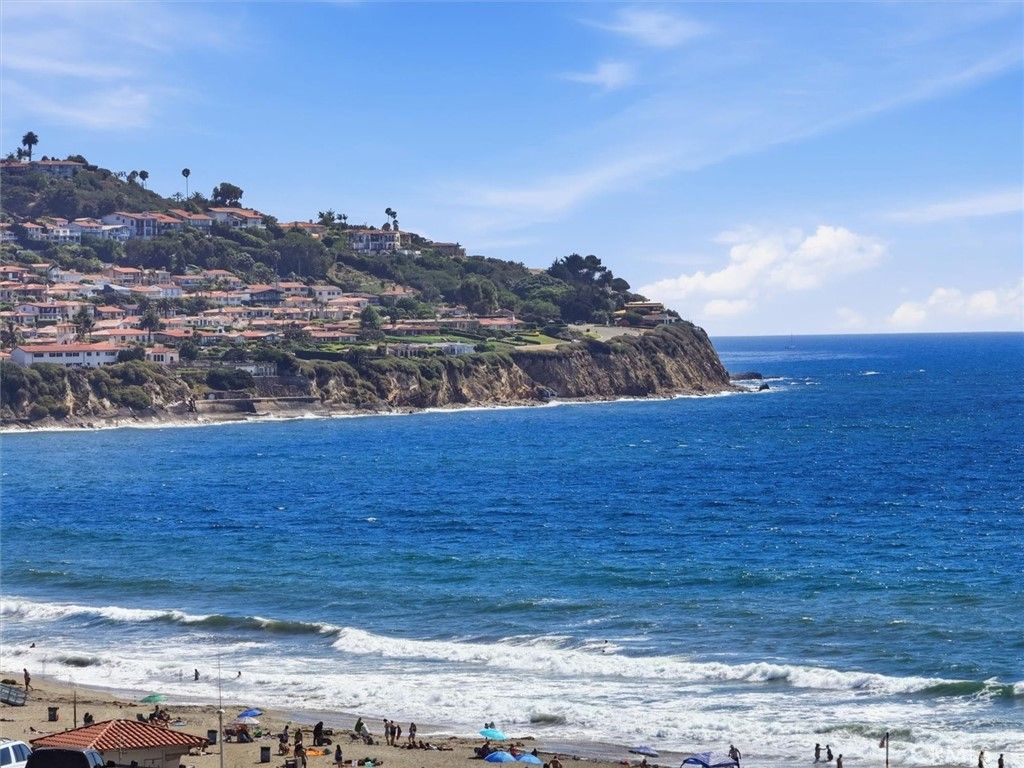 Image 39 of property listing at 320 Paseo De La Playa #E, Redondo Beach, CA 90277