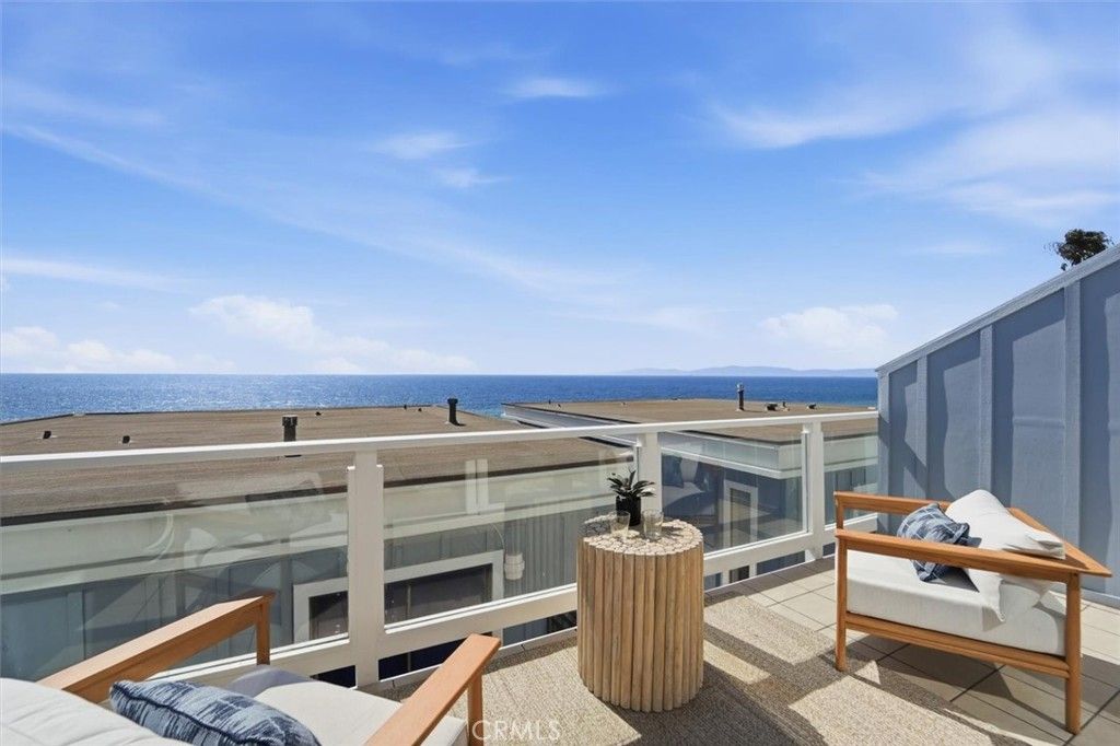 Image 4 of property listing at 320 Paseo De La Playa #E, Redondo Beach, CA 90277