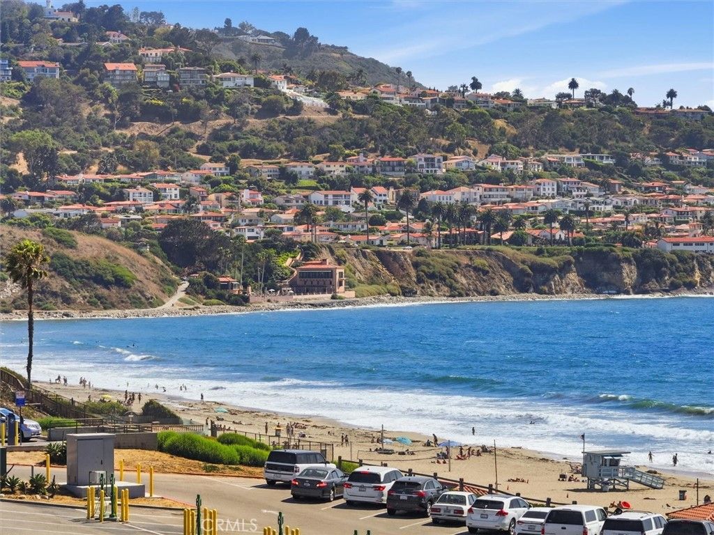 Image 40 of property listing at 320 Paseo De La Playa #E, Redondo Beach, CA 90277