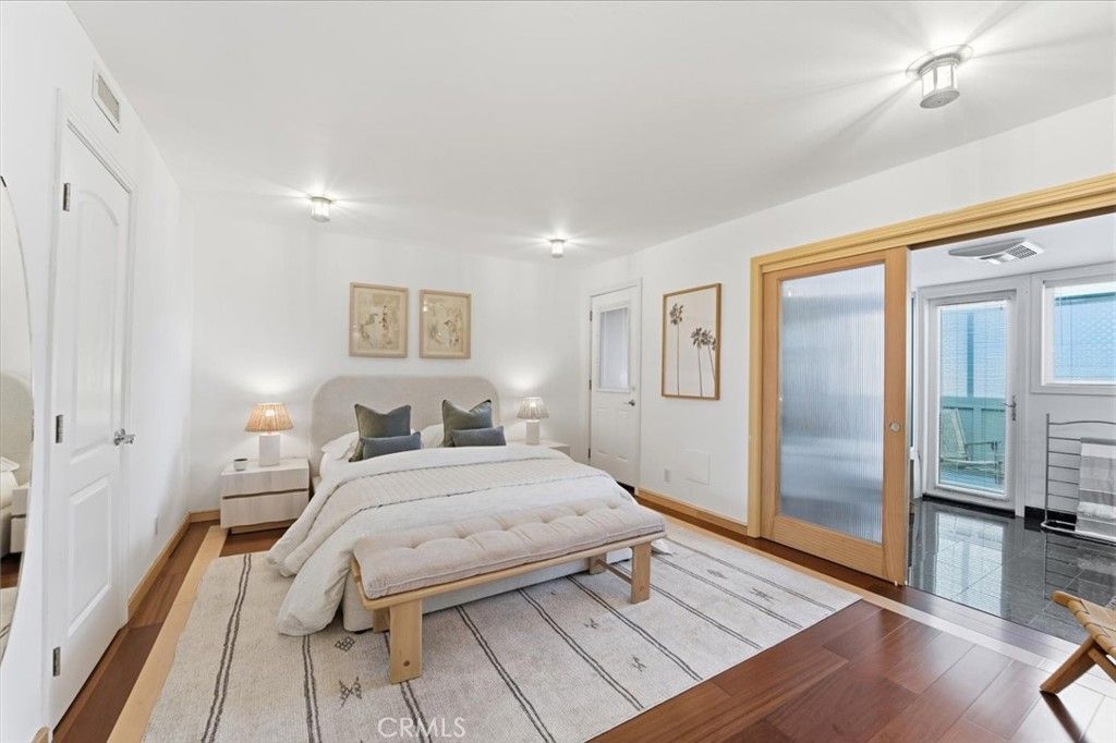 Image 5 of property listing at 320 Paseo De La Playa #E, Redondo Beach, CA 90277