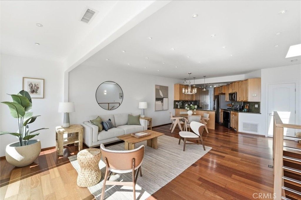 Image 9 of property listing at 320 Paseo De La Playa #E, Redondo Beach, CA 90277
