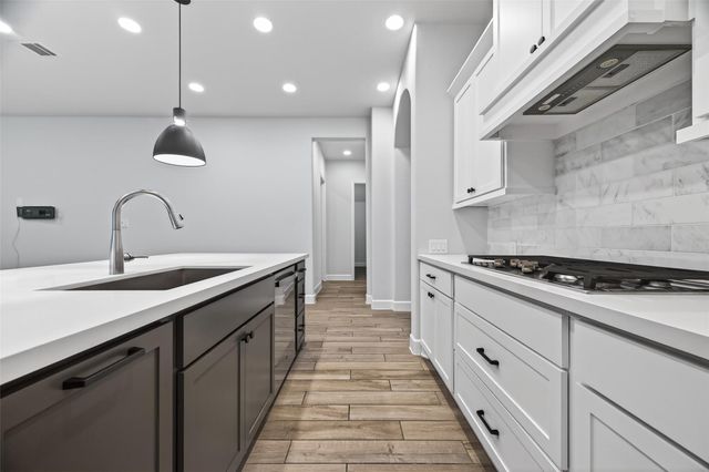 302 Sky Top Drive, Montgomery, TX 77316