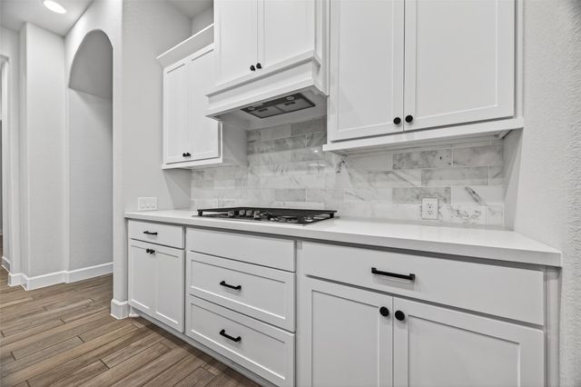 302 Sky Top Drive, Montgomery, TX 77316