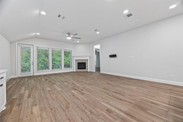 302 Sky Top Drive, Montgomery, TX 77316