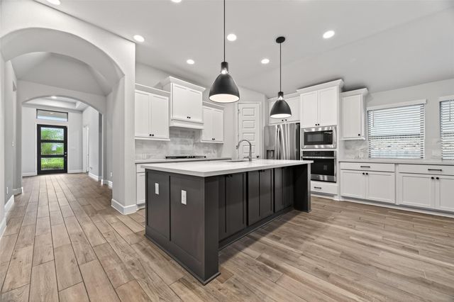 302 Sky Top Drive, Montgomery, TX 77316