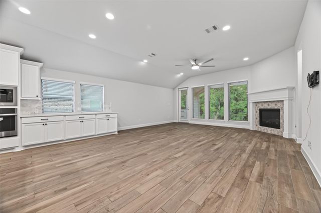 302 Sky Top Drive, Montgomery, TX 77316