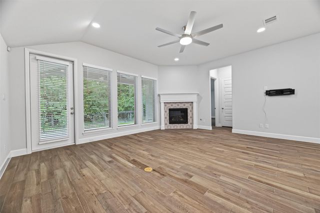 302 Sky Top Drive, Montgomery, TX 77316