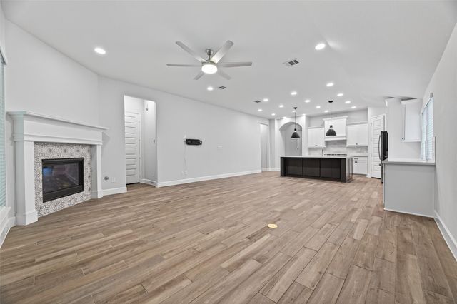 302 Sky Top Drive, Montgomery, TX 77316