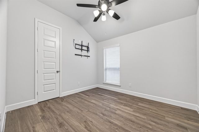 302 Sky Top Drive, Montgomery, TX 77316