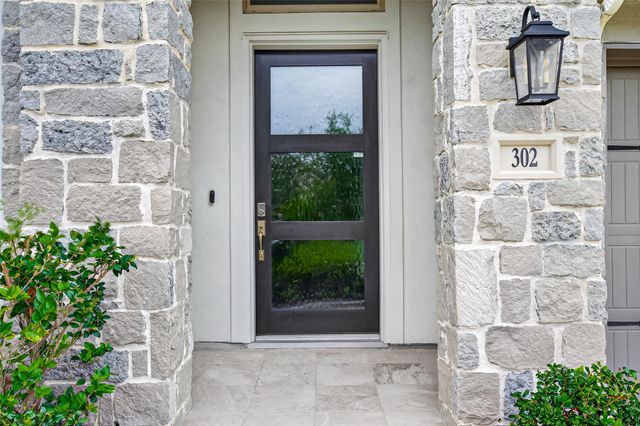 302 Sky Top Drive, Montgomery, TX 77316