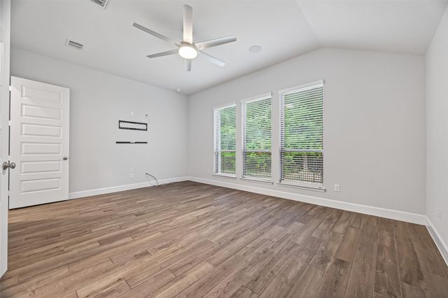 302 Sky Top Drive, Montgomery, TX 77316