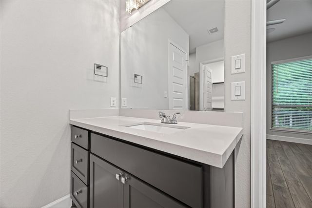 302 Sky Top Drive, Montgomery, TX 77316