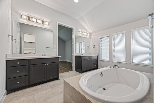 302 Sky Top Drive, Montgomery, TX 77316