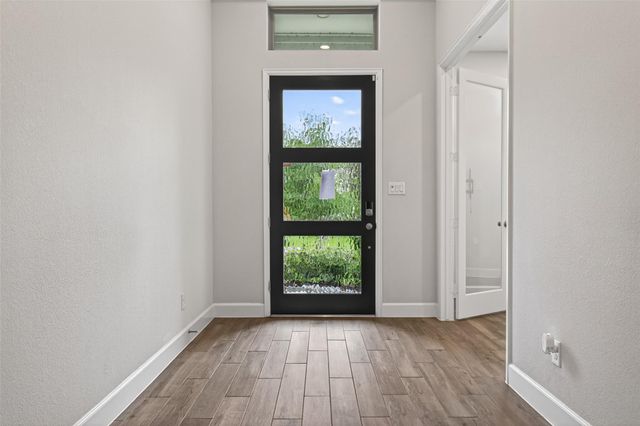 302 Sky Top Drive, Montgomery, TX 77316