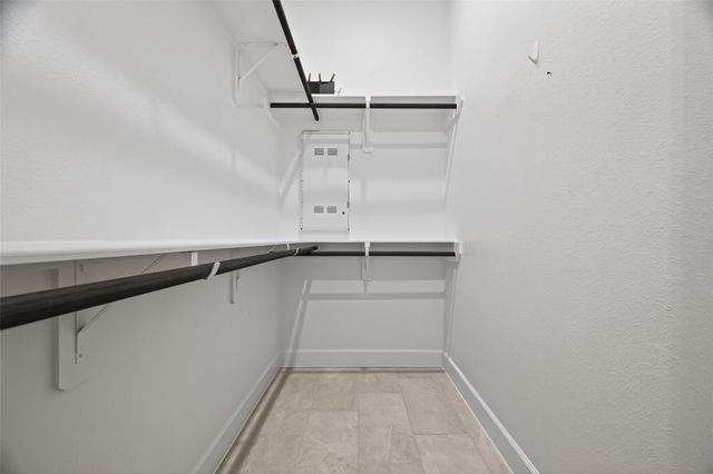 302 Sky Top Drive, Montgomery, TX 77316