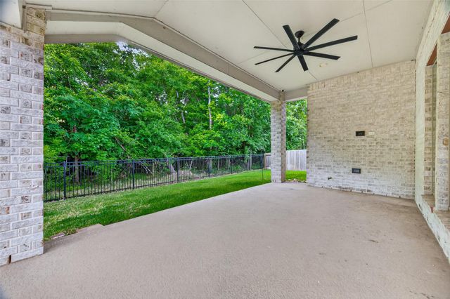 302 Sky Top Drive, Montgomery, TX 77316