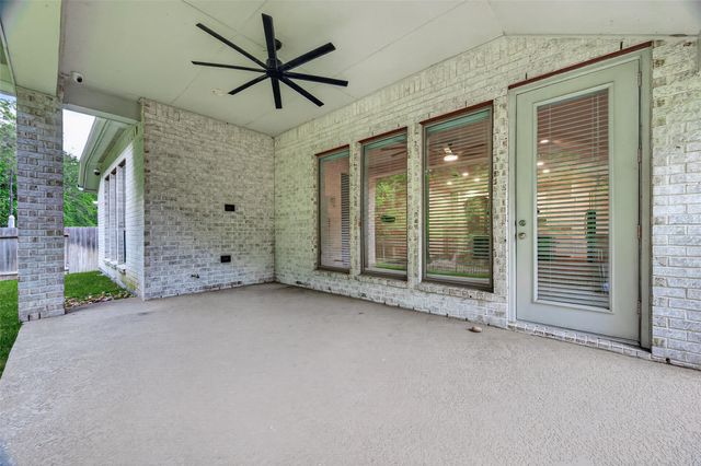 302 Sky Top Drive, Montgomery, TX 77316