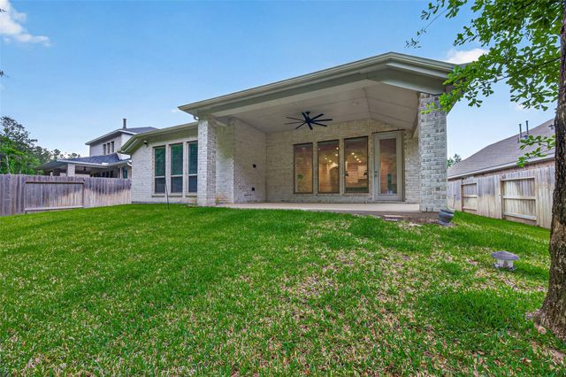 302 Sky Top Drive, Montgomery, TX 77316