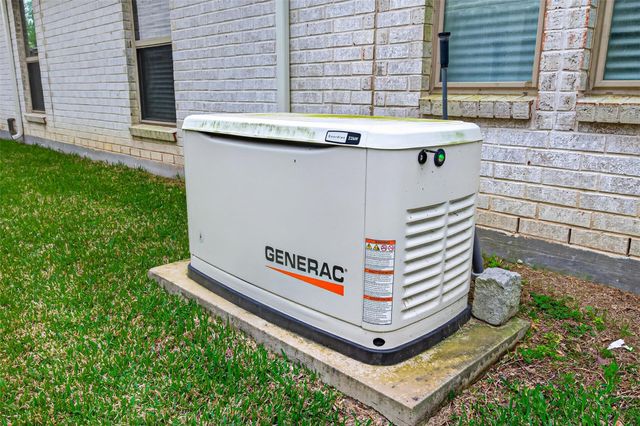 302 Sky Top Drive, Montgomery, TX 77316