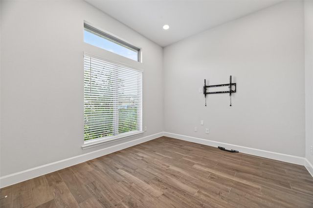 302 Sky Top Drive, Montgomery, TX 77316