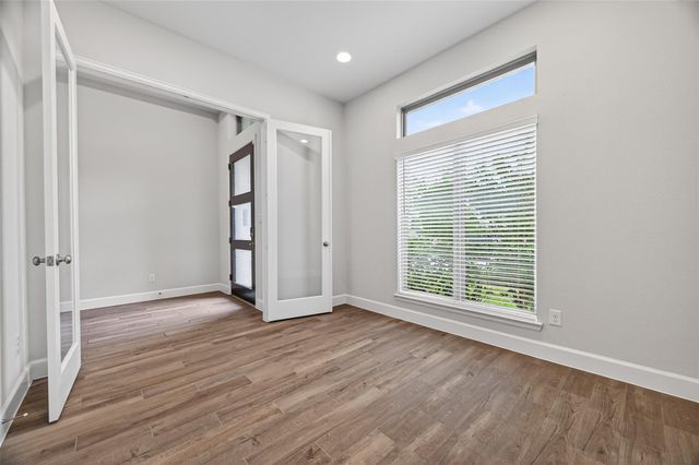 302 Sky Top Drive, Montgomery, TX 77316